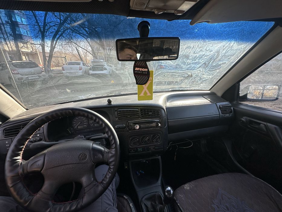 Голф 3  двигатель 1.8  газ отметка есть