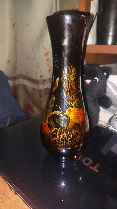 Вазочка с золотыми рыбками