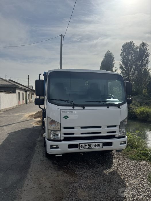 Isuzu Samasval 2011