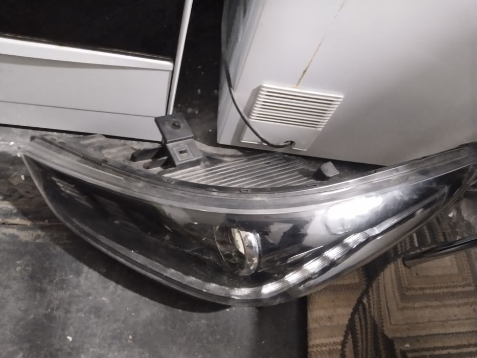 Продам фару левую