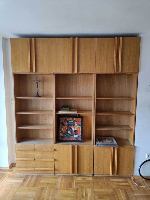 Секция от масивно дърво