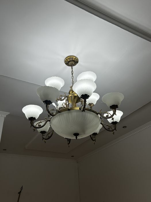 Люстра большая с бра