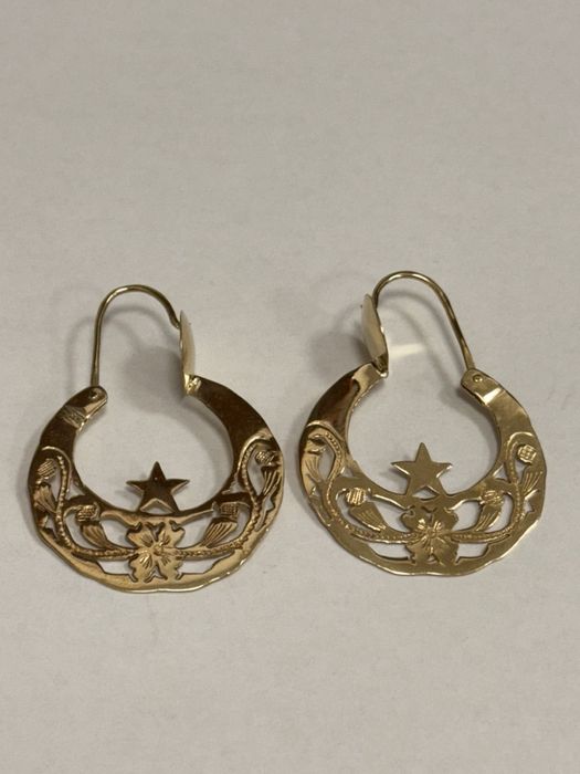 Златни обеци с една звезда