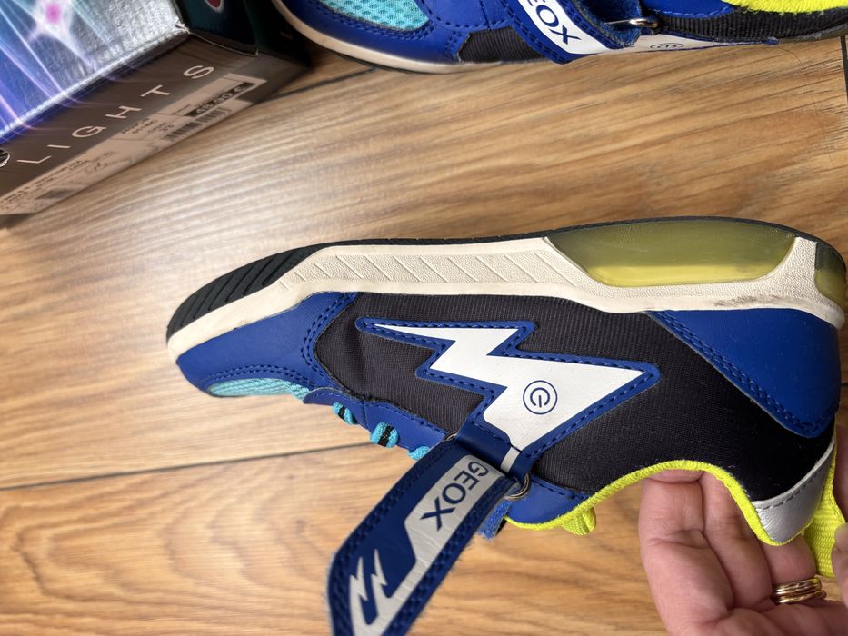 Vand adidasi Geox Lights