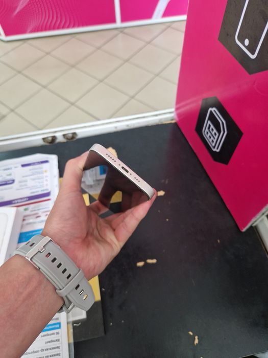 Продам iPhone 13
