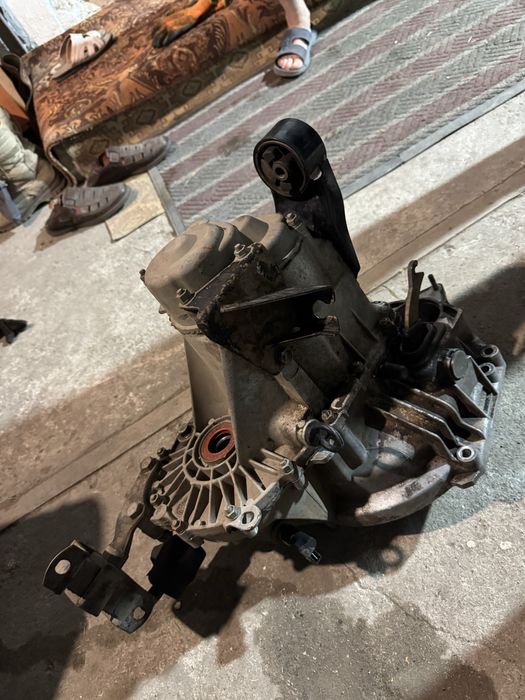 Продам двигатель гранта 8 клп коробка 3 болт 2013 г