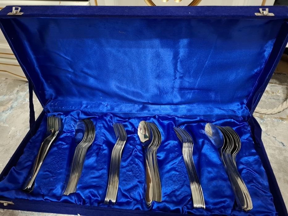 Набор ложек и вилок