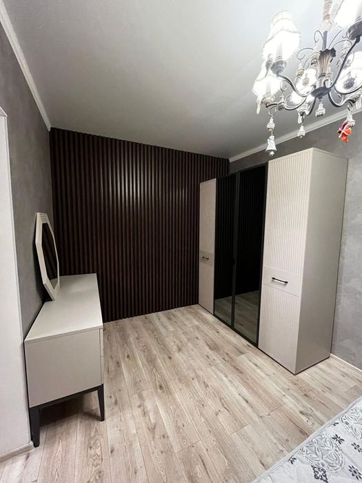 Продам 4 комнатную квартиру