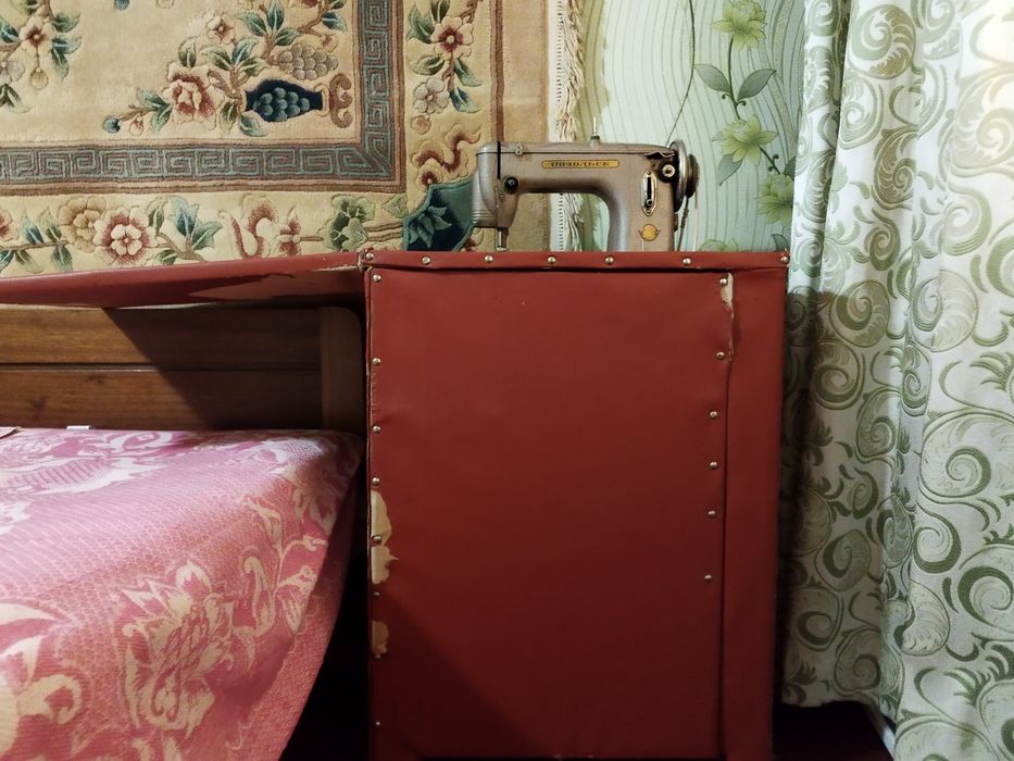 Ножная швейная машинка