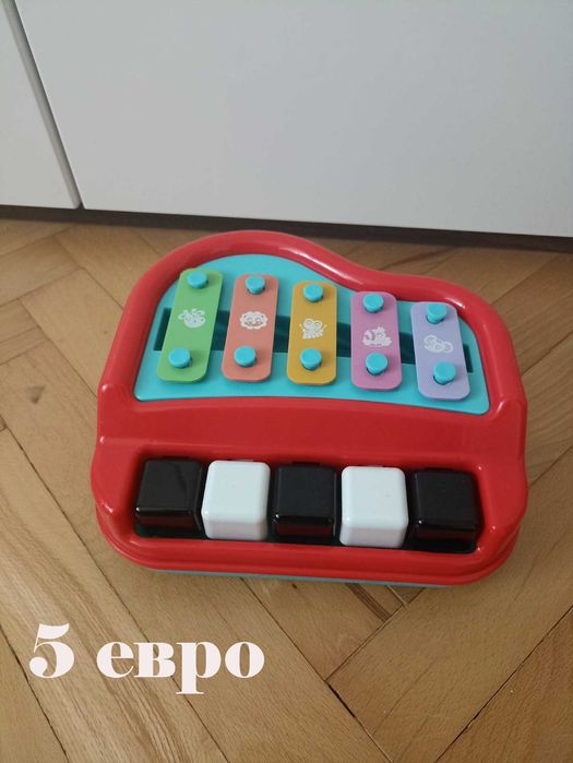 Бебешки играчки.