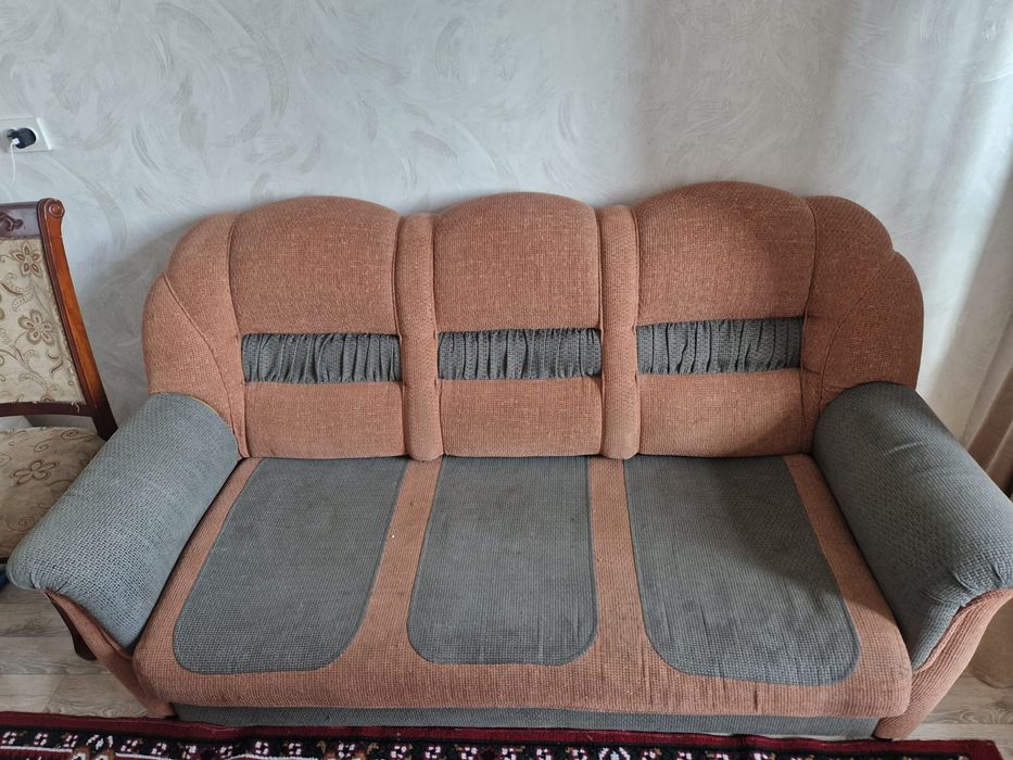 Срочно отдам бесплатно диваны