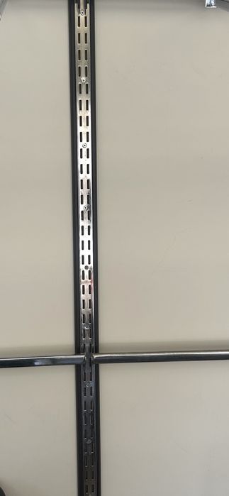 Оборудване за магазин за дрехи-щендери, манекени, закачалки, рафтове