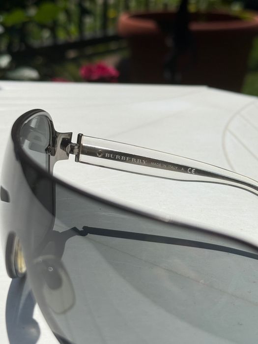Дамски слънчеви очила Burberry – лукс, стил и оригиналност!
