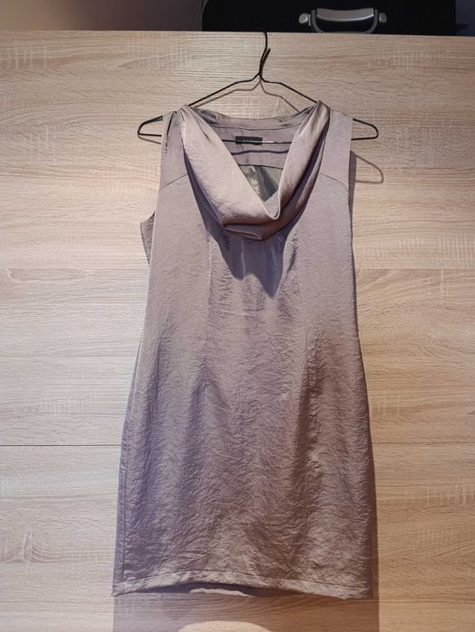 Рокля от сатенирана материя с гръцко деколте , размер S 36