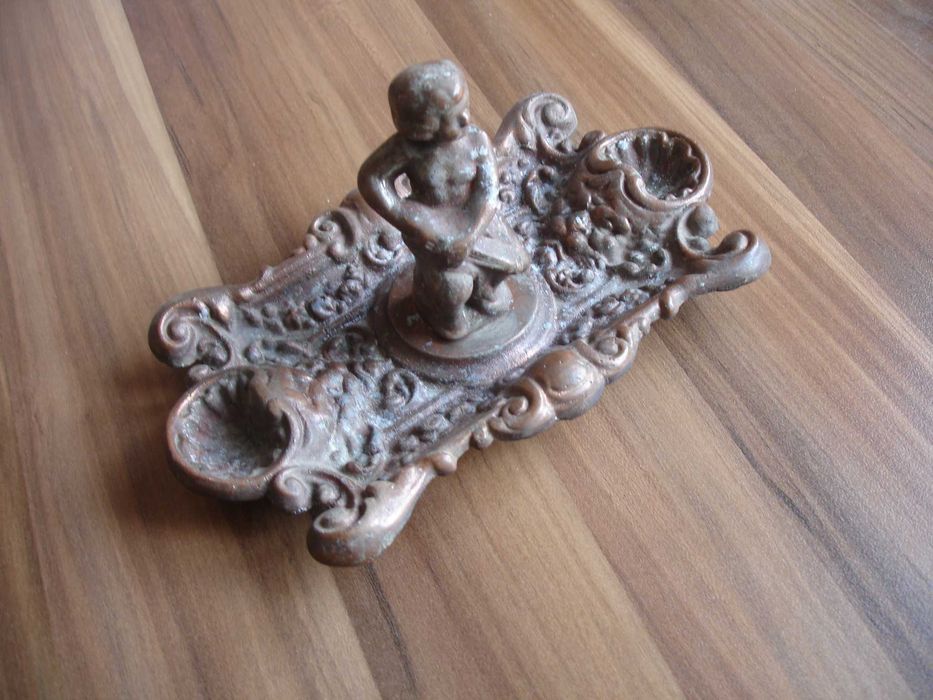 Месингов пепелник с фигурка