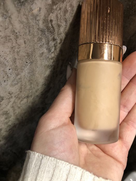 Fond de ten  cu acoperire mare e inchis pentru tenul meu