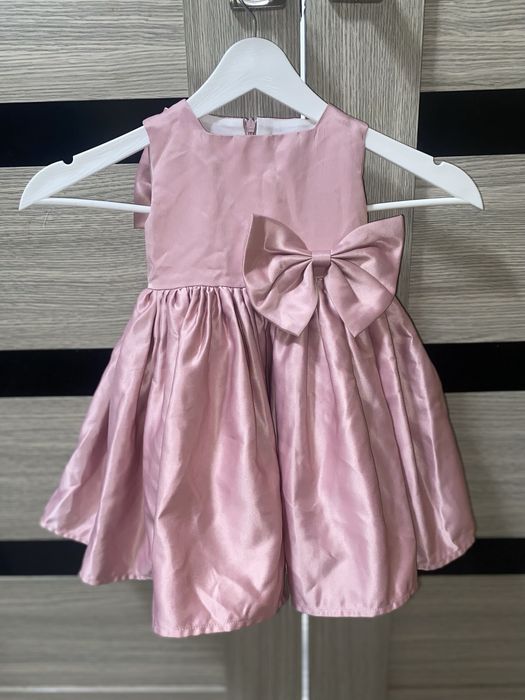 Продам платья 6-12 мес