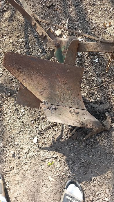 Plug vechi cu o brazda