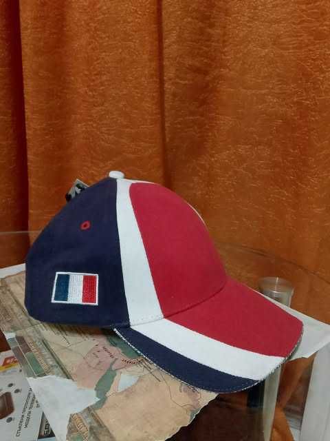 Нова не носена шапка