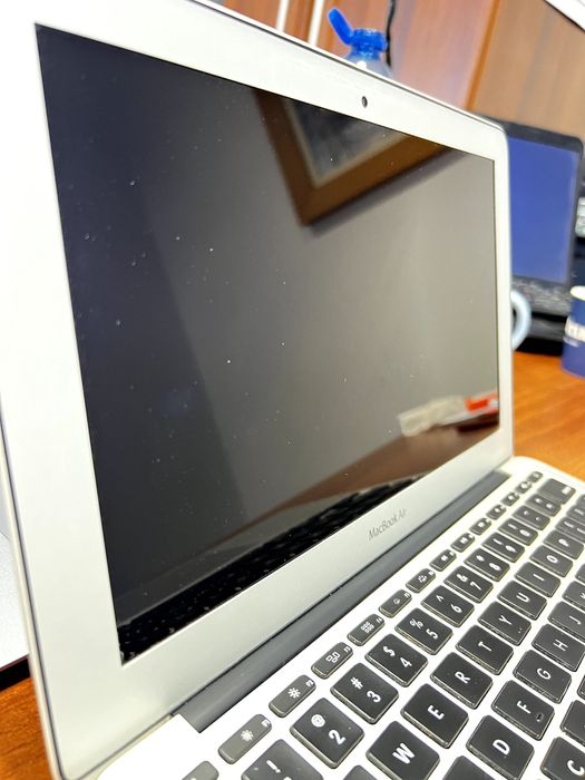 MacBook Air 11" (Mid 2012) Core i5, 4GB, 60GB, зарядно и калъф