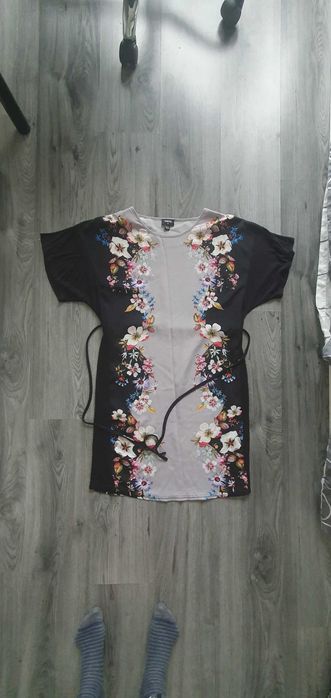 Рокля Oasis XS идеална