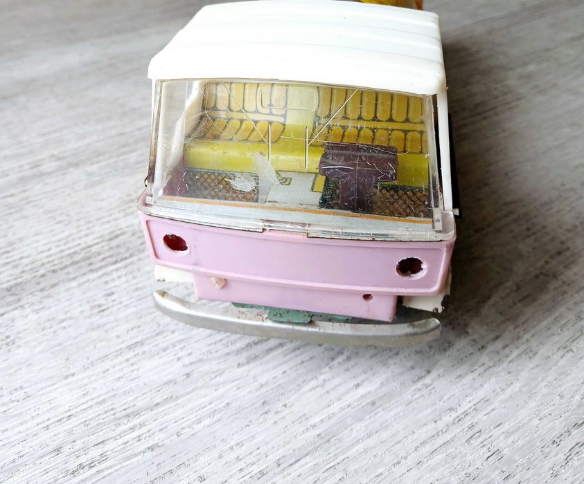 Старо ламаринено камионче