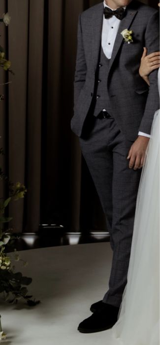 Продаю мужской классический костюм на свадьбу на выход