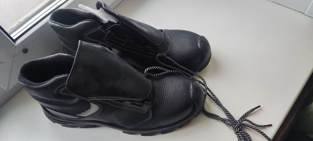 Продам обувь рабочую