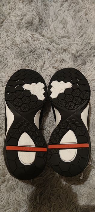 Кожаные кроссовки