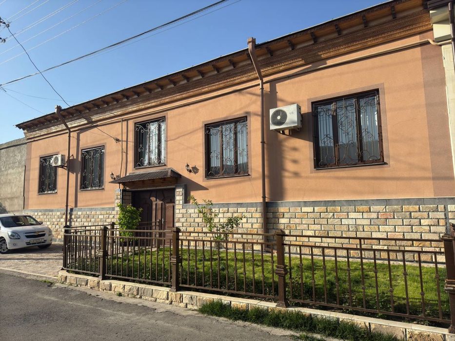 Урикзор уй сотилади