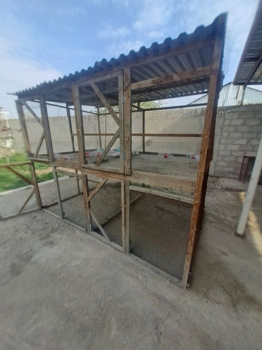 Метал сеткадан тахланган товукхона ва куркахона сотилади.