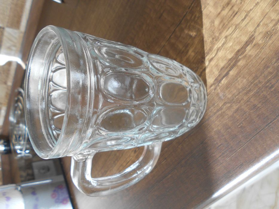 стъклени чаши за уиски , шампанско и халби за бира