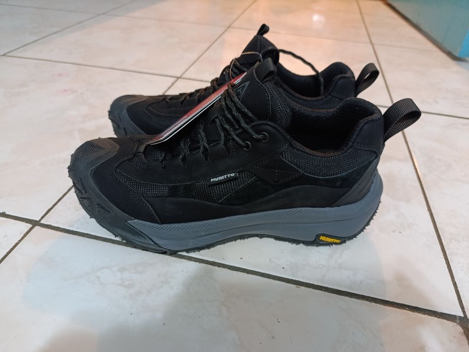 Продам кроссовки Humto
