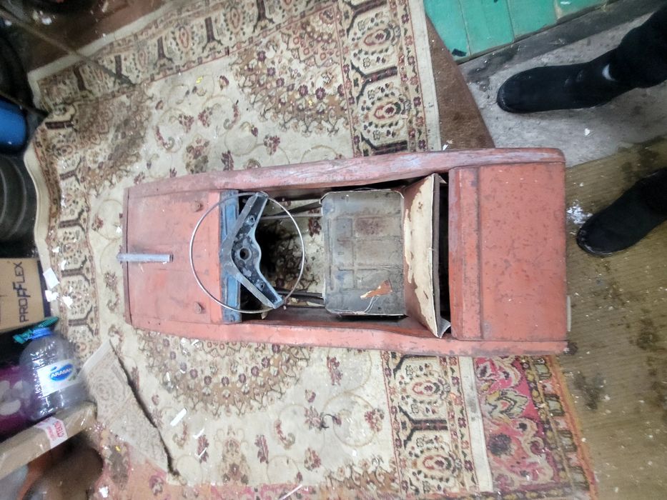 Продам педальная машинка ссср