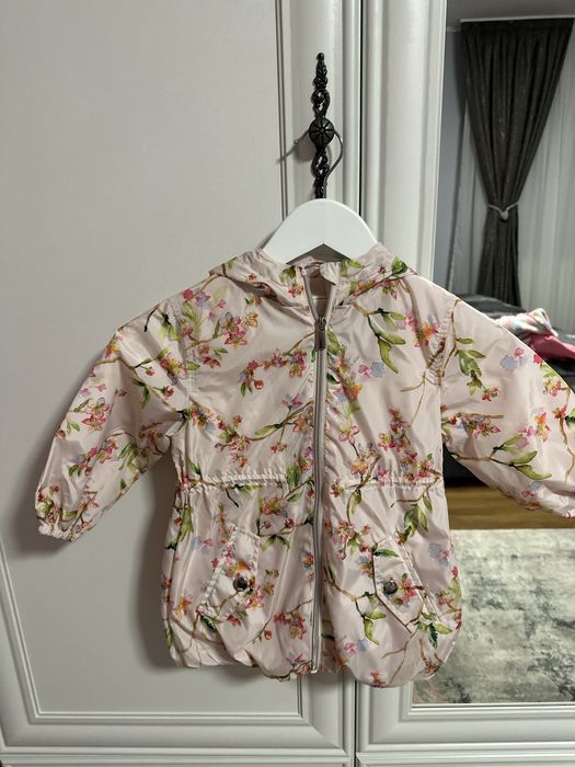 Geaca roz Next cu floricele