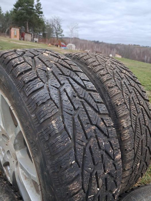 Vând cauciucuri de iarna cu genți pe 205/55/16
