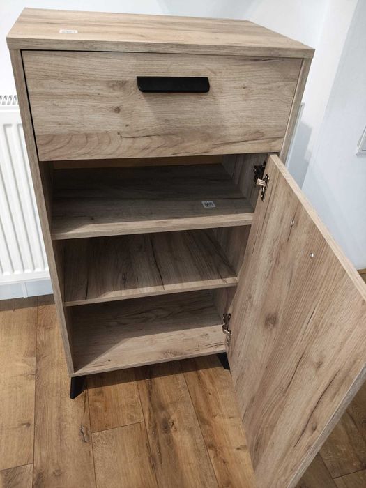 Comoda inalta cu sertar si rafturi