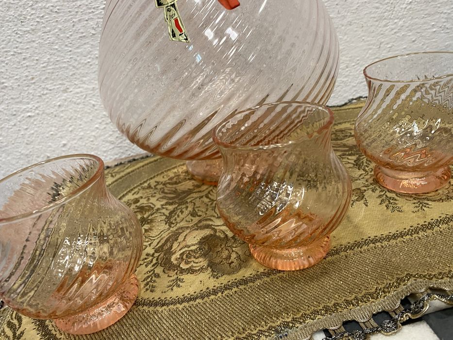 Италианска купа с чаши на опалин