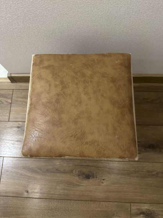 Продаются стулья (4 штуки)