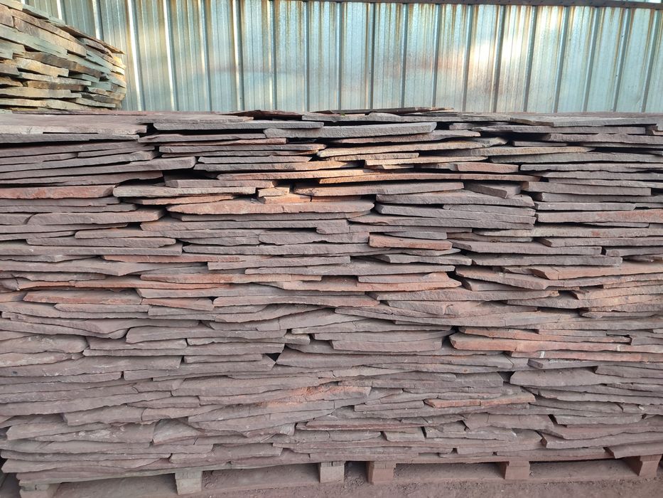 Плитняк Бордовый оптом