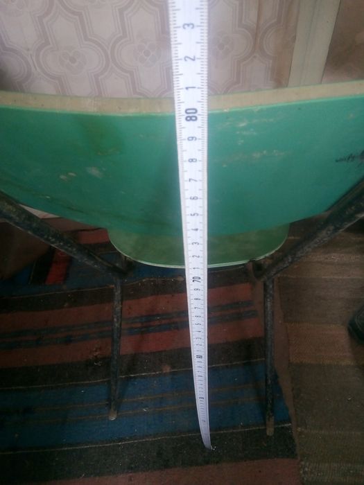 Пластмасови столове с метална конструкция