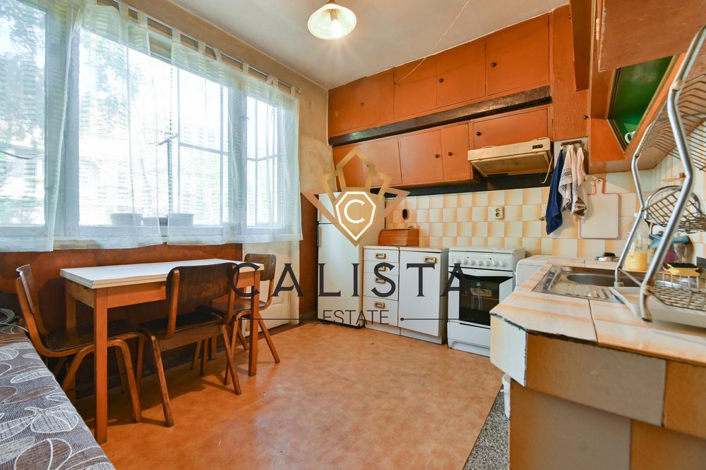 Тристаен апартамент за продажба в ж.к. Сухата река, 2093279