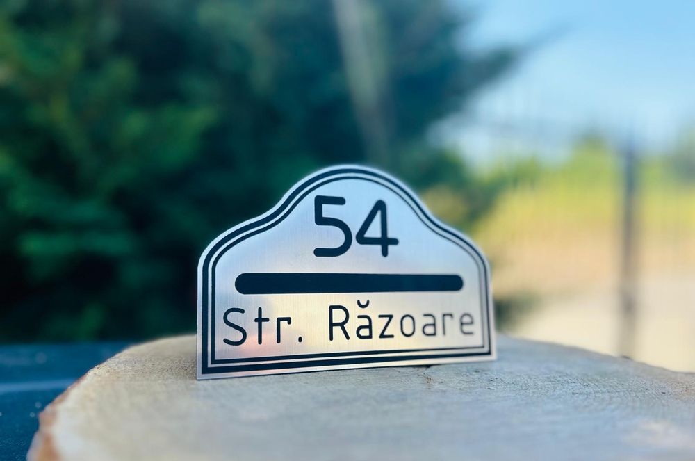 Placuta număr casa, ecusoane, brelocuri