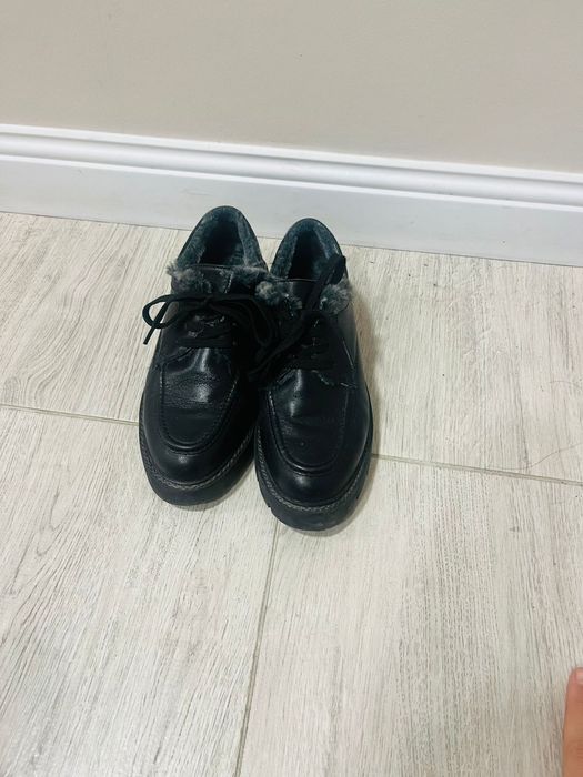 Продам зимние ботинки Caprice