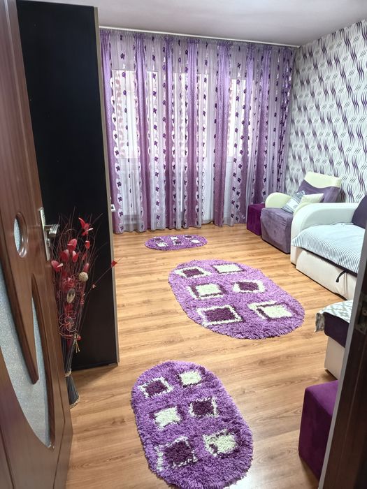 Apartament 2 camere decomandat,et 3 , zona 8 Mai