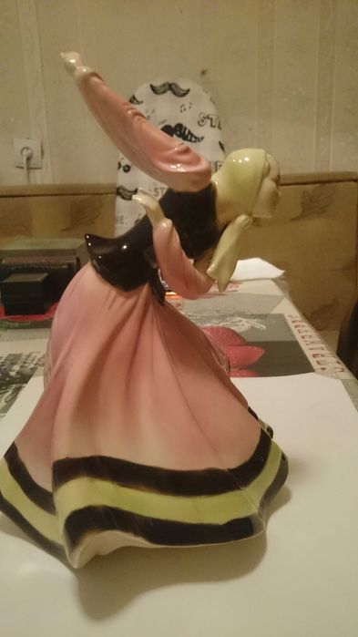 Фарфоровая статуэтка -Девушка в танце , Германия , фирма Hertwig.