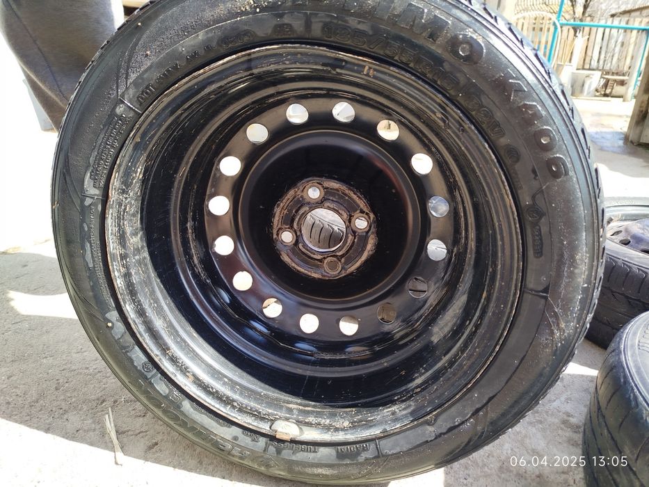 Продам резину  со штатными дисками