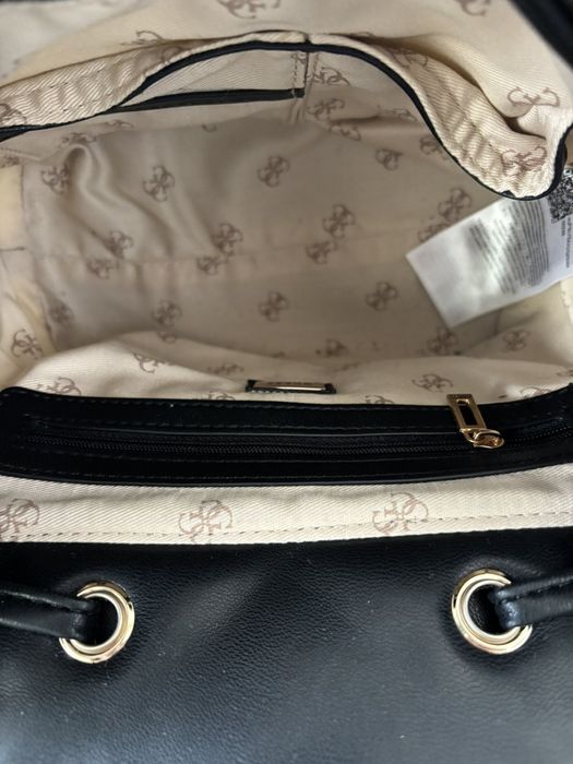 Дамска раница Guess