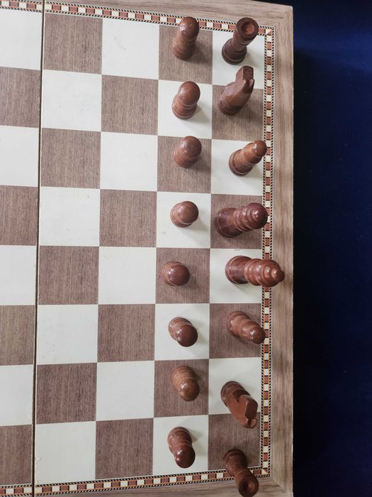 шах с к-т фигури 29х29 см / малък пирографиран 17х17 см с фигури