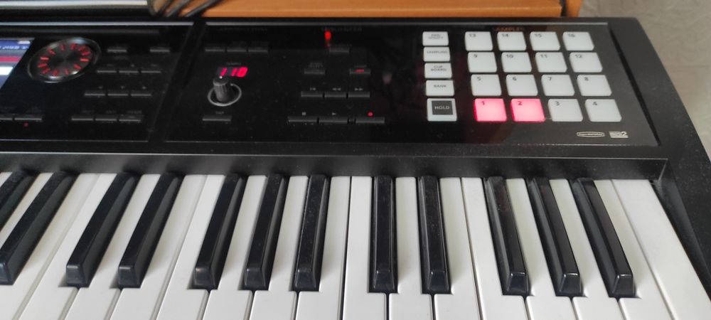 Sintetizator Roland FA06
